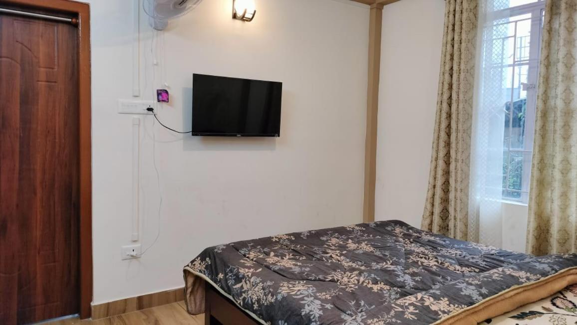 Aroma Inn Shillong Dış mekan fotoğraf