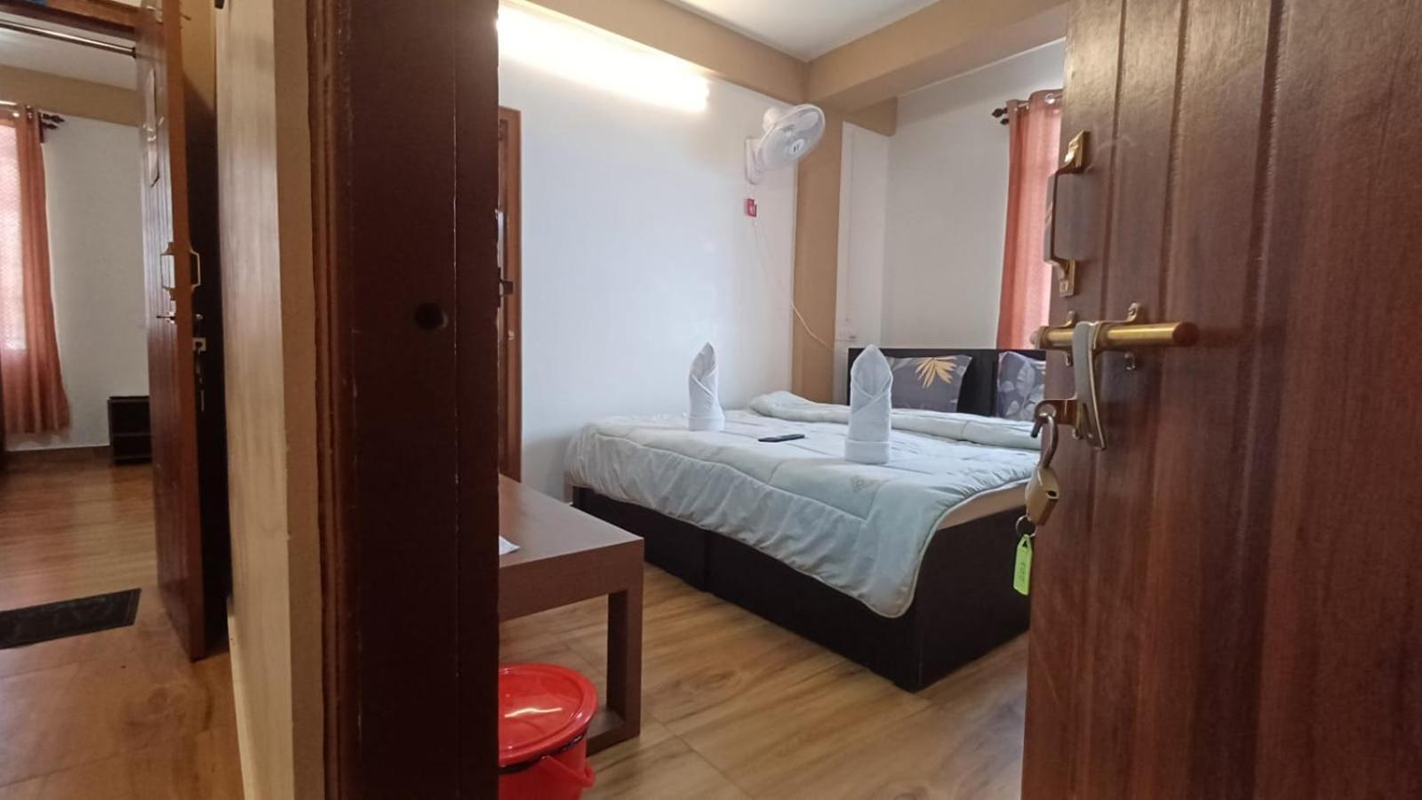 Aroma Inn Shillong Dış mekan fotoğraf